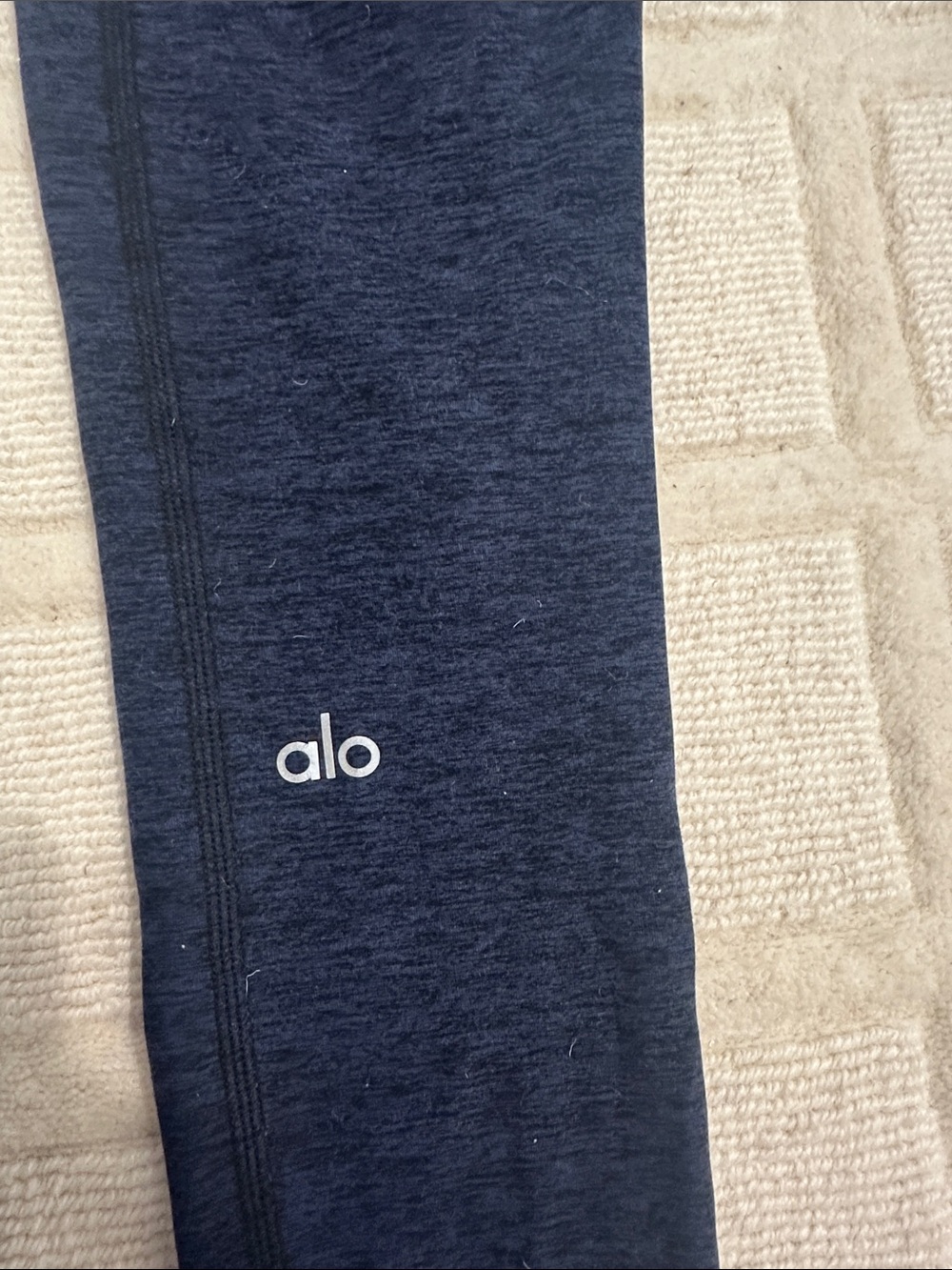 ALO Yoga navy leggings - Picture 3 of 3